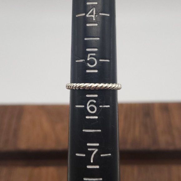 Size 5.5 925 Sterling Silver Plain Braid Ring - Picture 4 of 6